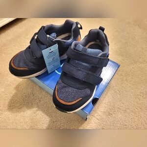 Stride Rite Boys Sneakers size 1.5W (6-8 year old)